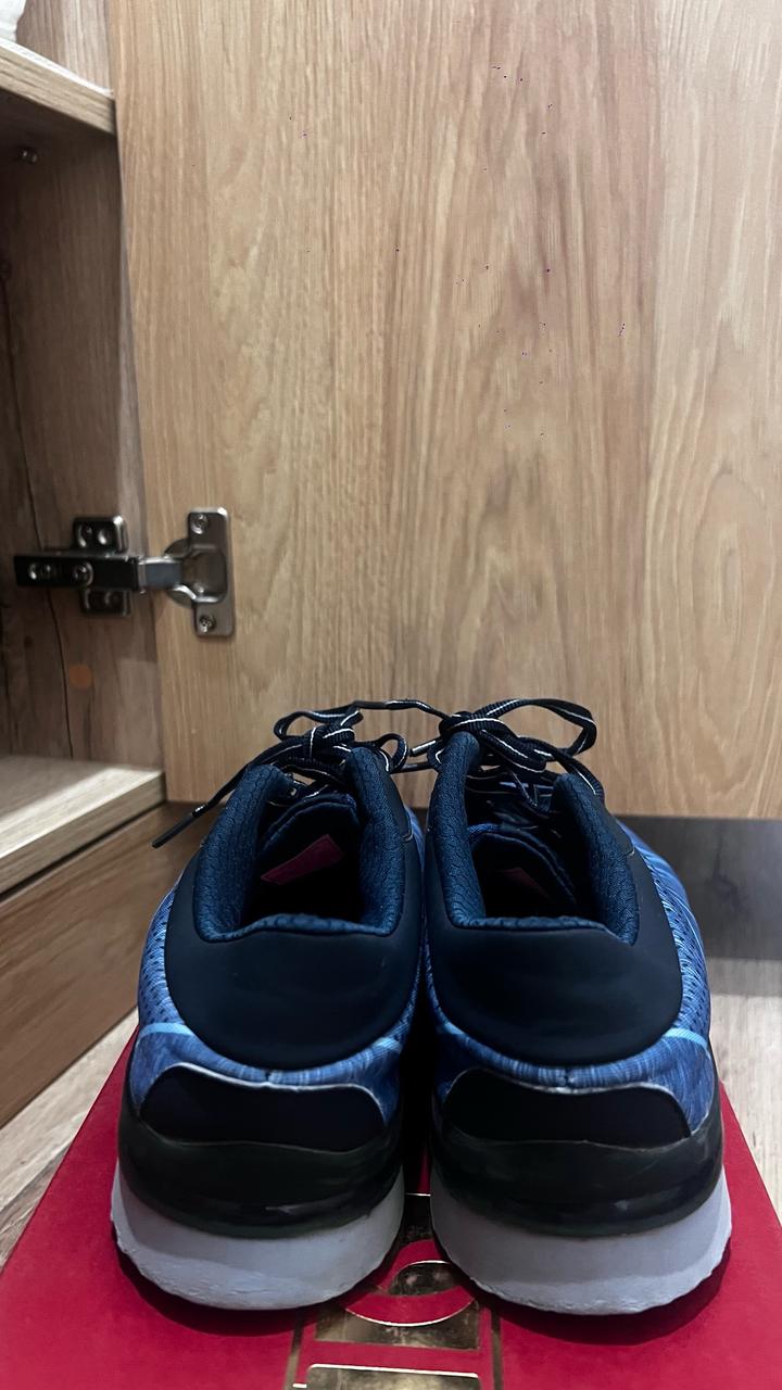 Продам кроссовки