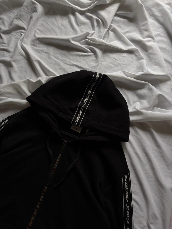 Burberry zip