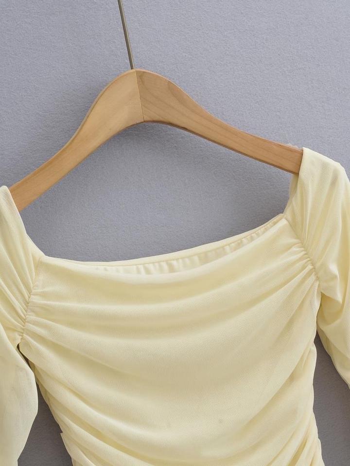 Лонгслив с драпировкой, удлиненными рукавами, открытыми плечами, нежно-желтый