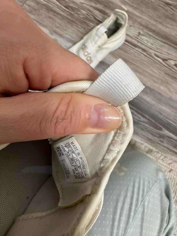 Кроссовки Adidas