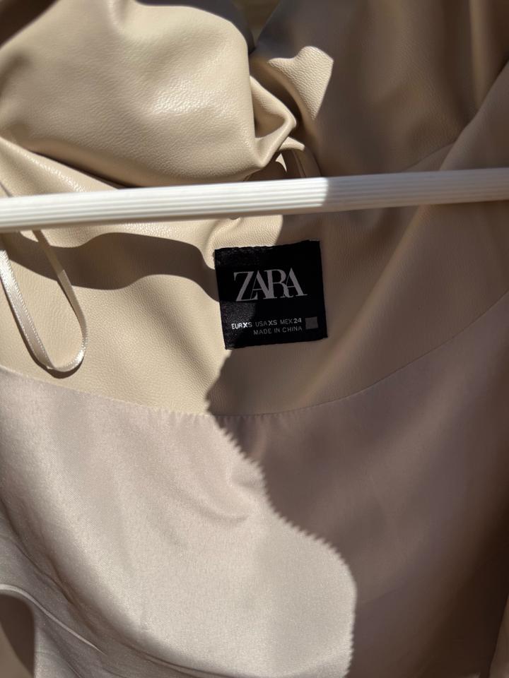 Новая безрукавка кожаная Зара