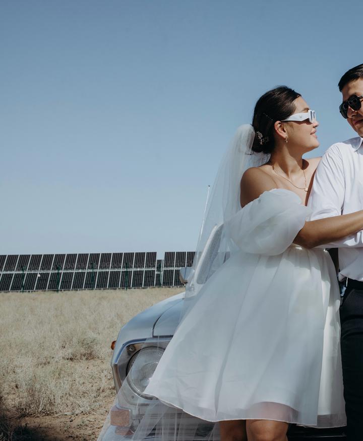 Свадебное платье короткое с открытыми плечами