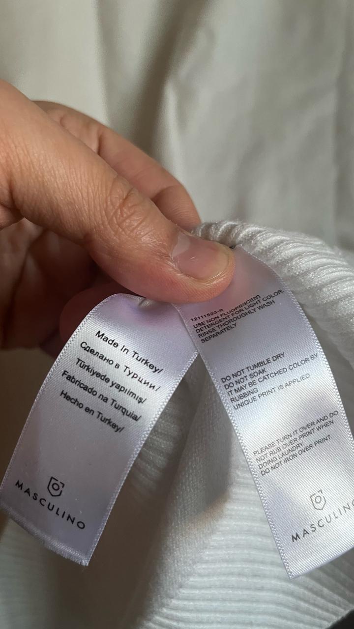 Белая водолазка