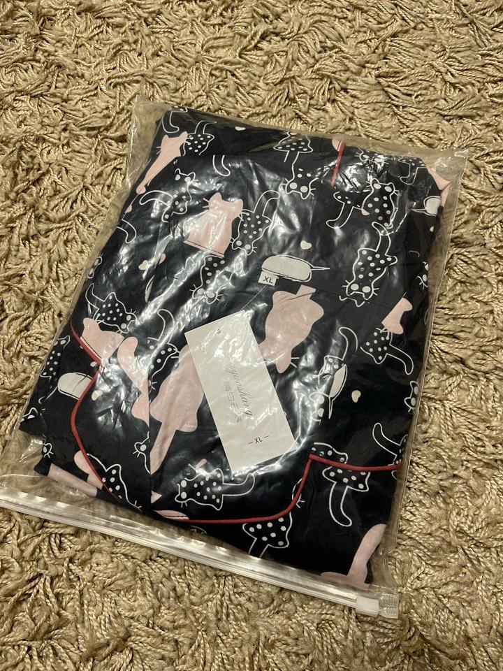 Пижама из вискозы с котиками размер M или 44-46 новая, в упаковке, с биркой