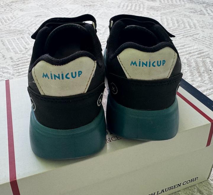 Десткие кроссовки