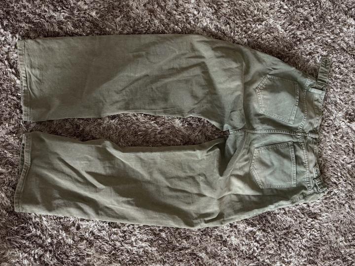 нежно зеленые джинсы