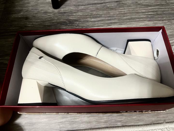 Продам натуральные кожаные туфли 39р