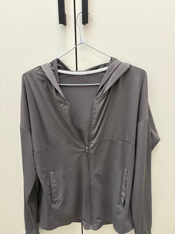 Спортивная кофточка