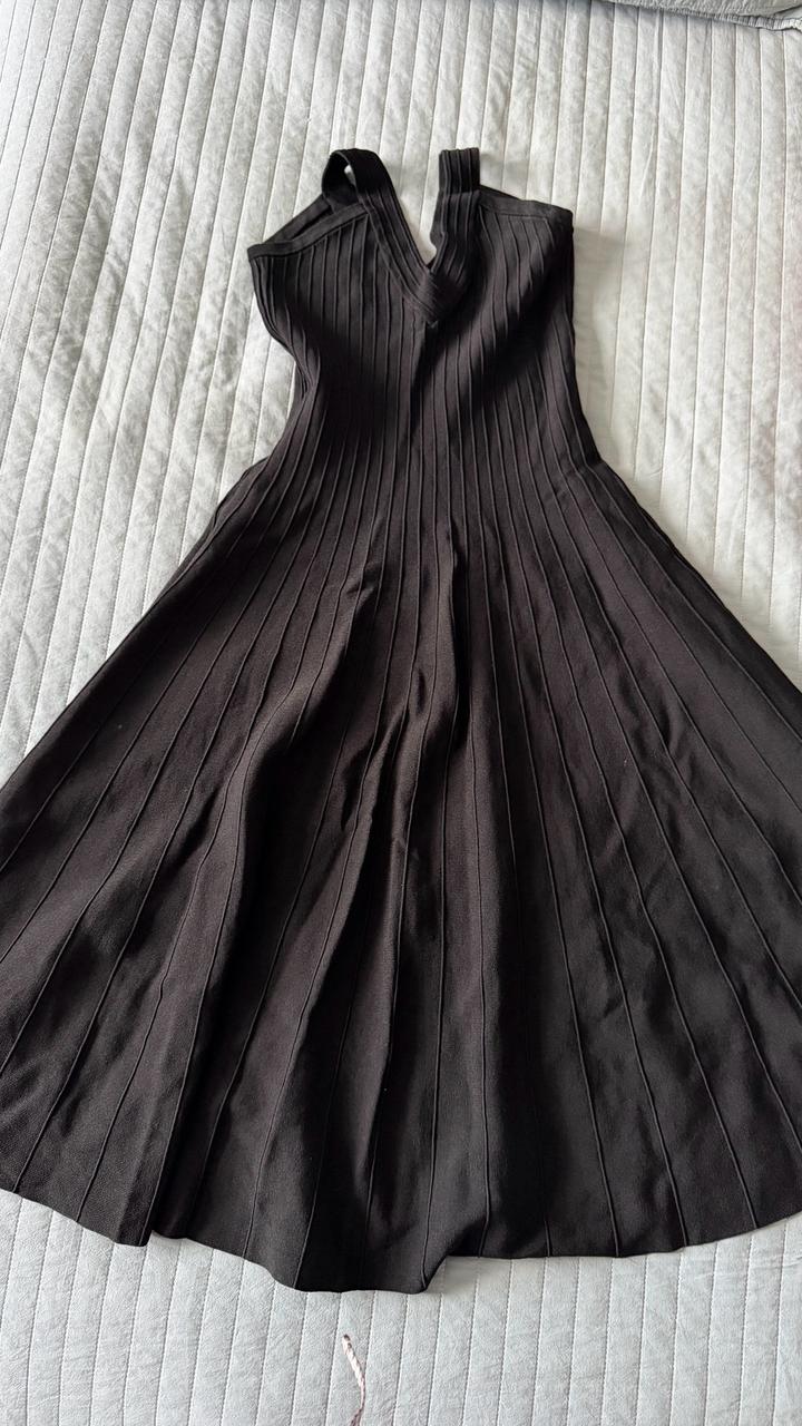 Черное трикотажное платье Massimo Dutti