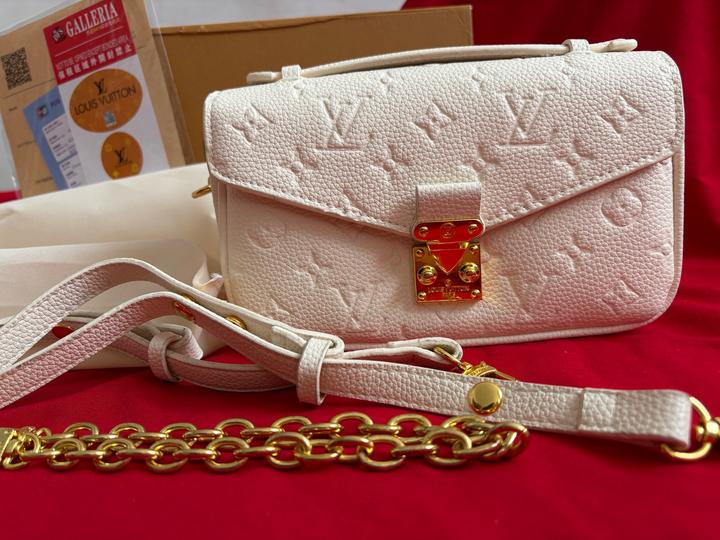 Беж Сумка Louis Vuitton