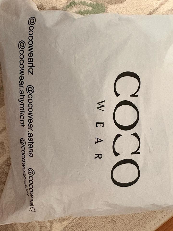 Черное платье от бренда Cocowear