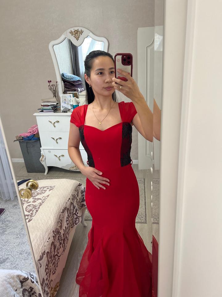 Платье рыбка красного цвета