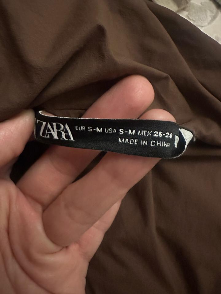 Zara жилетка. Коричневая короткая