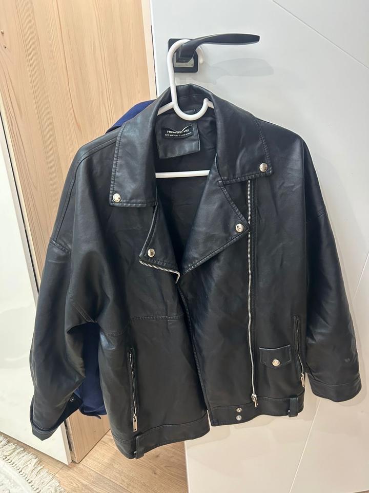 Черная кожанка