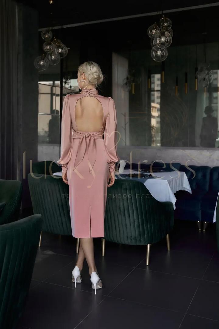 Пудровое платье