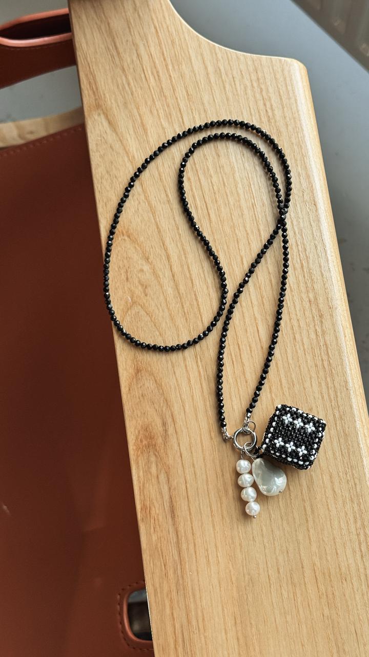 колье из натуральной шпинели и жемчуга