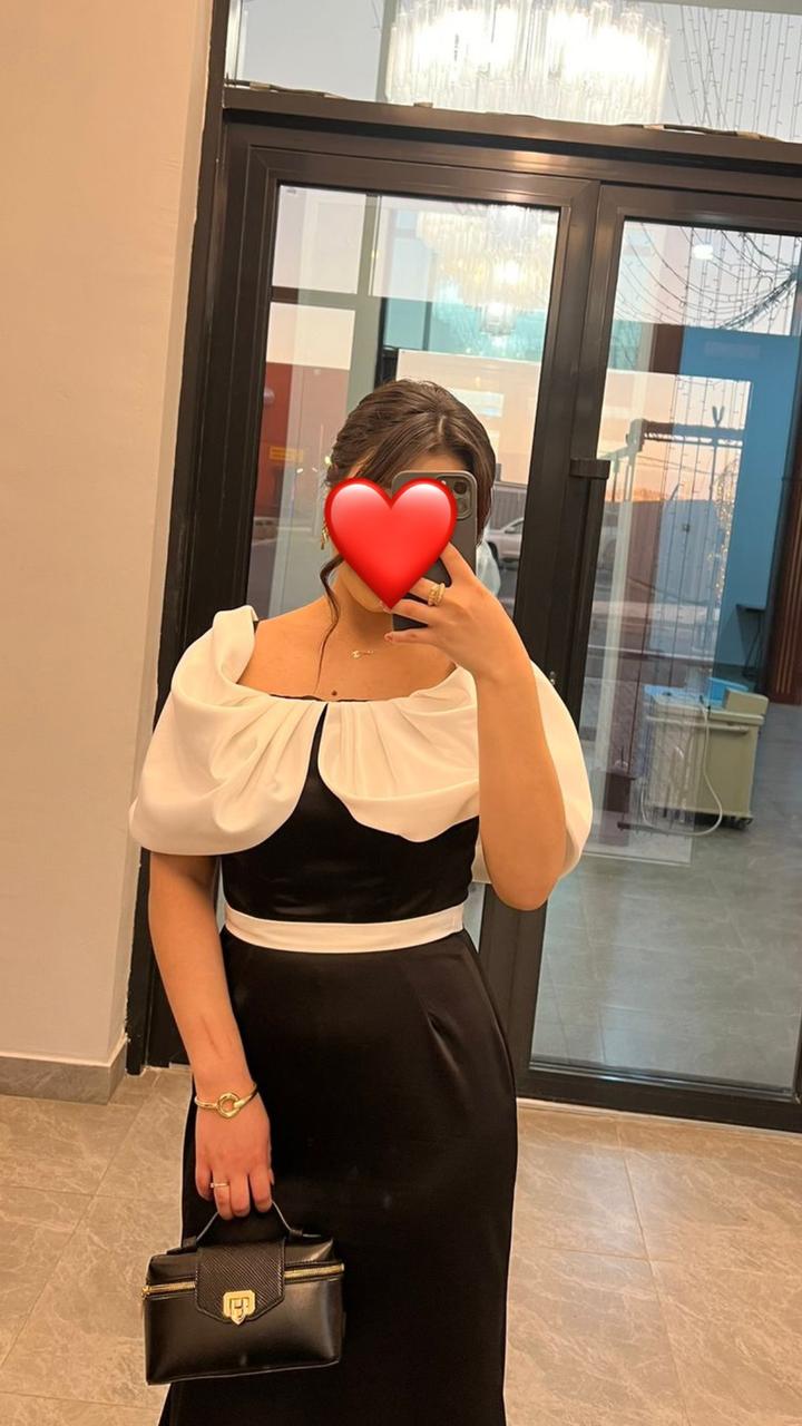 Черное платье с белым акцентом