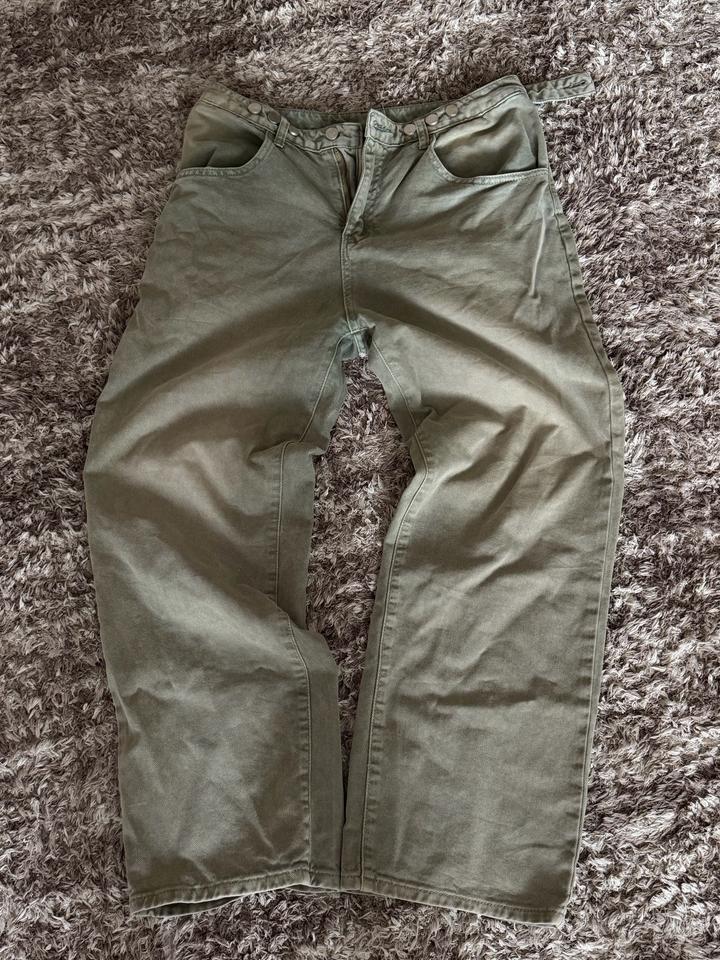 нежно зеленые джинсы