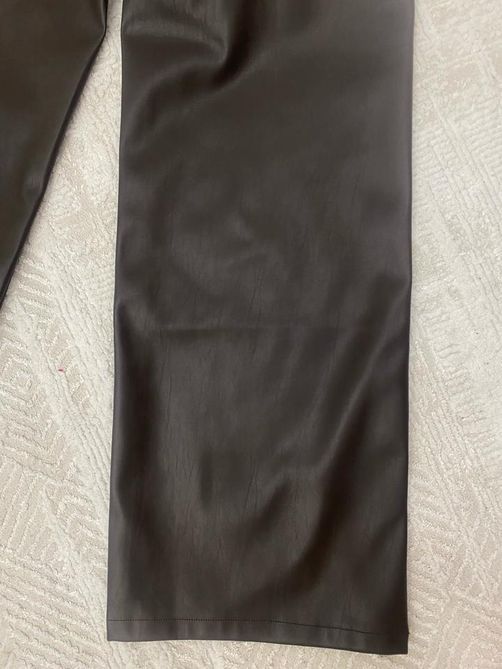 Брюки из экокожи, корсет на завышенной.