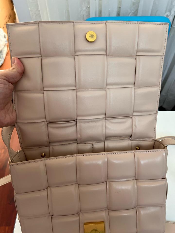 Стильная сумка из натуральной кожи в трендовом плетёном дизайне