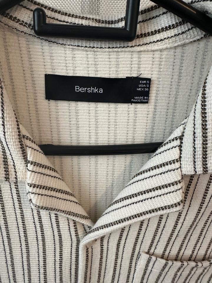 Рубашка Bershka в полоску (S) — жатая текстура