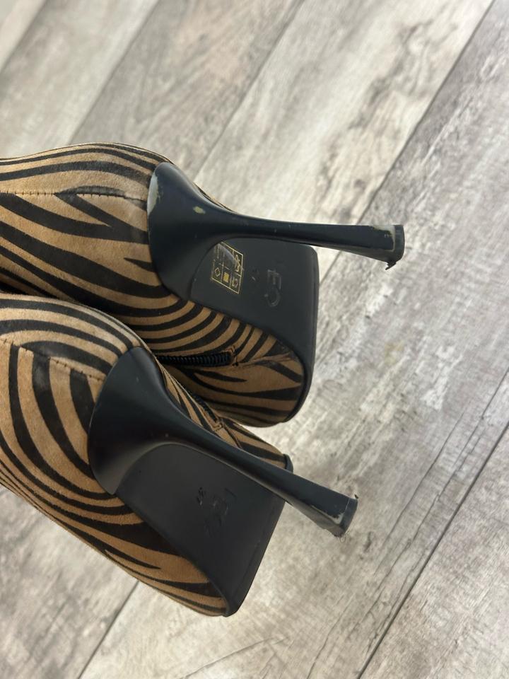 Замшевые ботильоны Leo