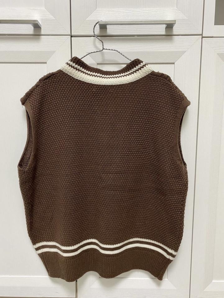Вязаный жилет корейского бренда