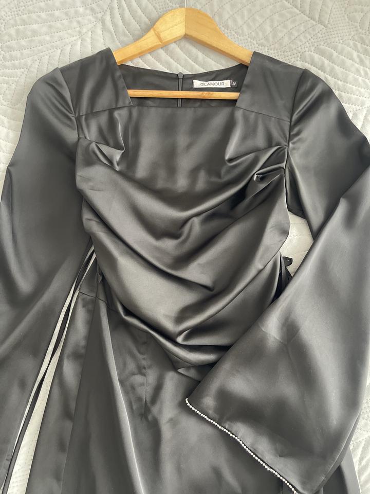 Черное длинное платье