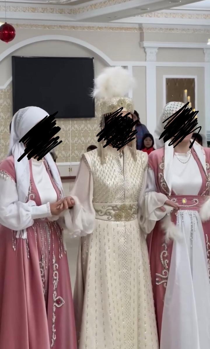 Ұзату көйлегі :Медика Сақтағанова