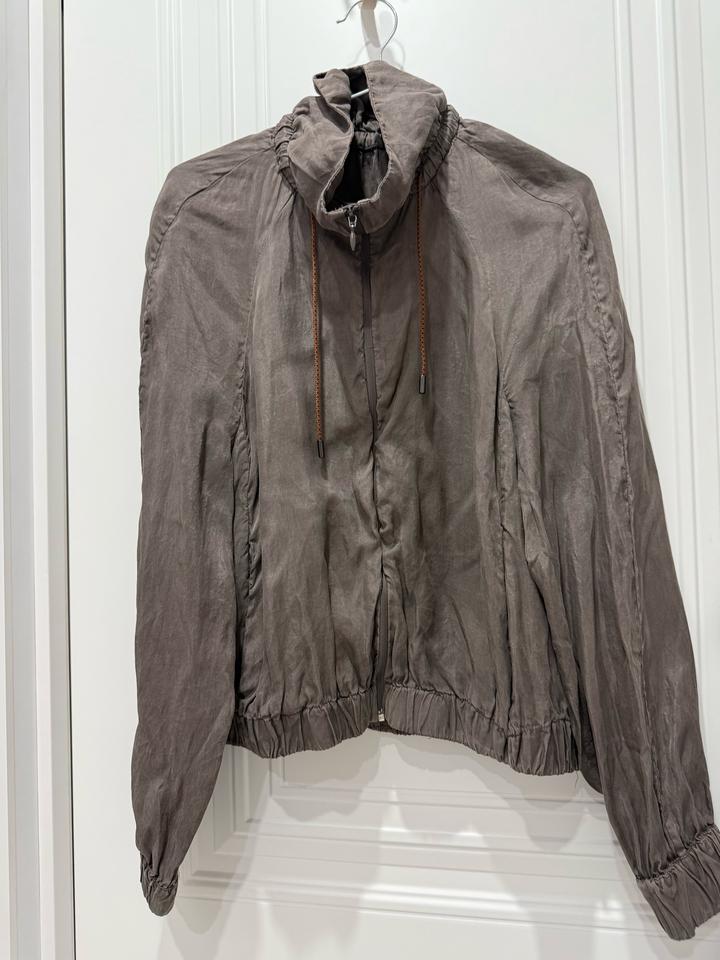 Бомбер от Zara