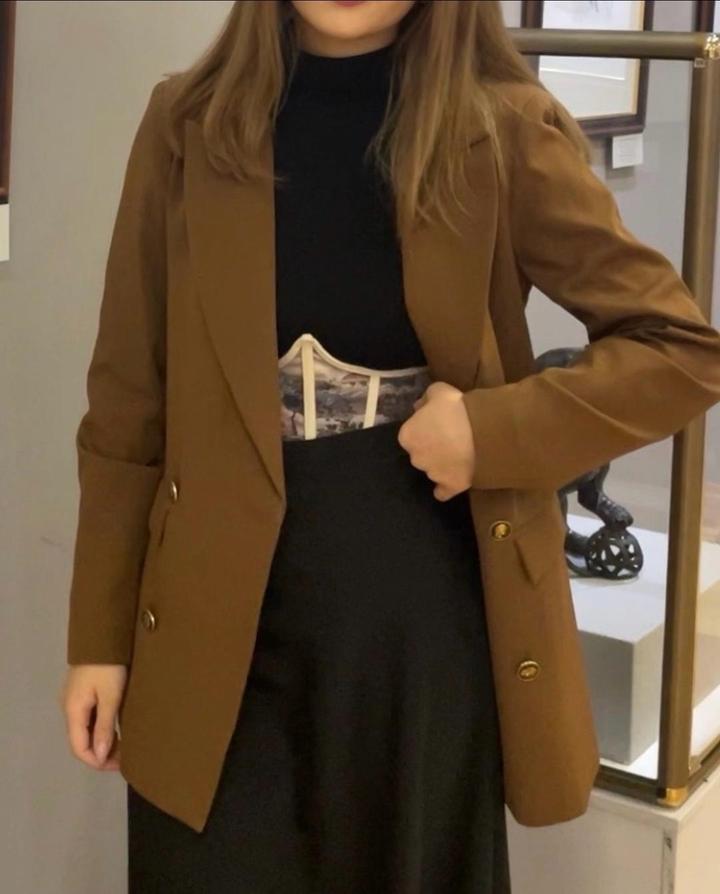 Коричневый женский пиджак