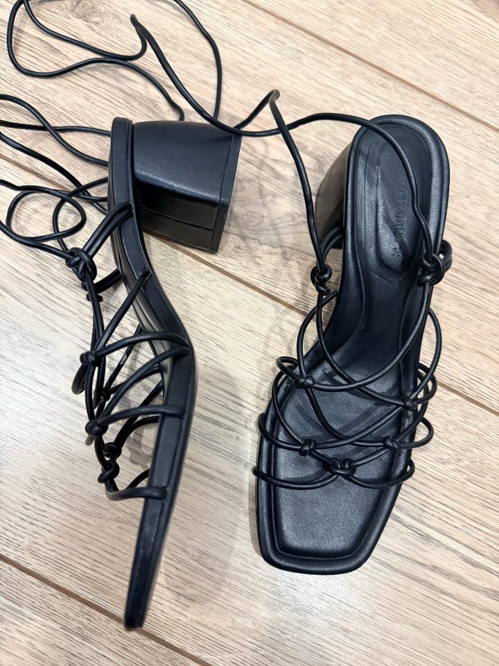 Сандалии Stradivarius