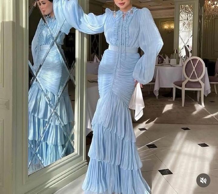 Платье в голубом цвете