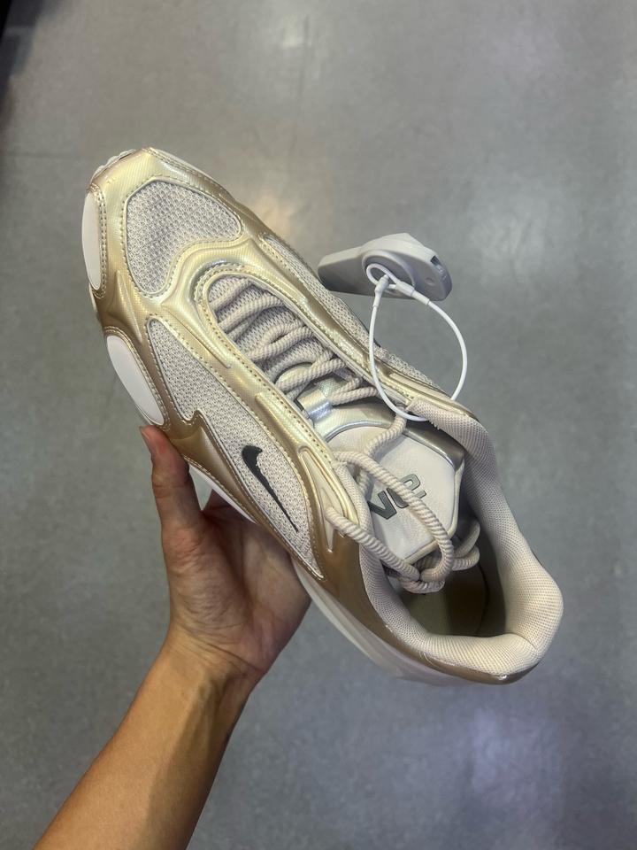 Женские кроссовки Nike