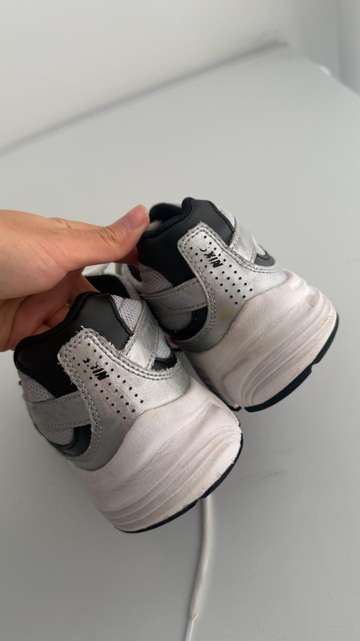 Nike кроссовки