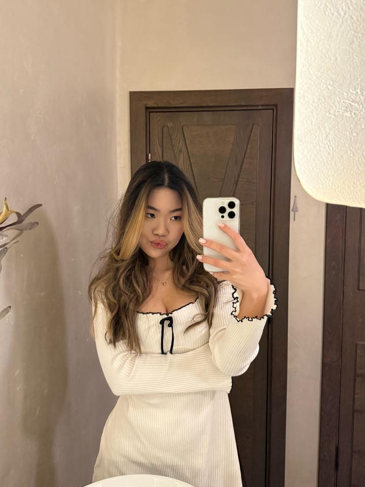 Белое мини платье