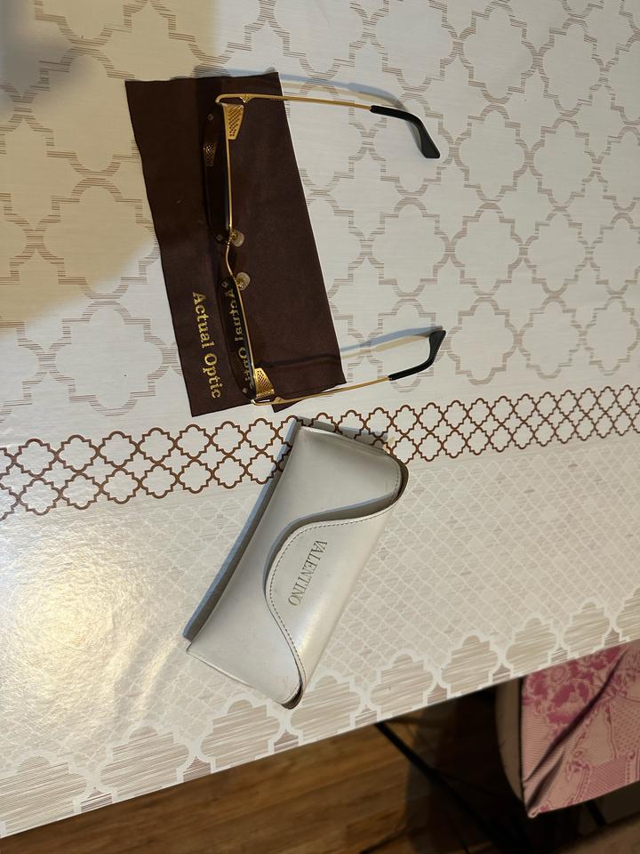 Очки Valentino