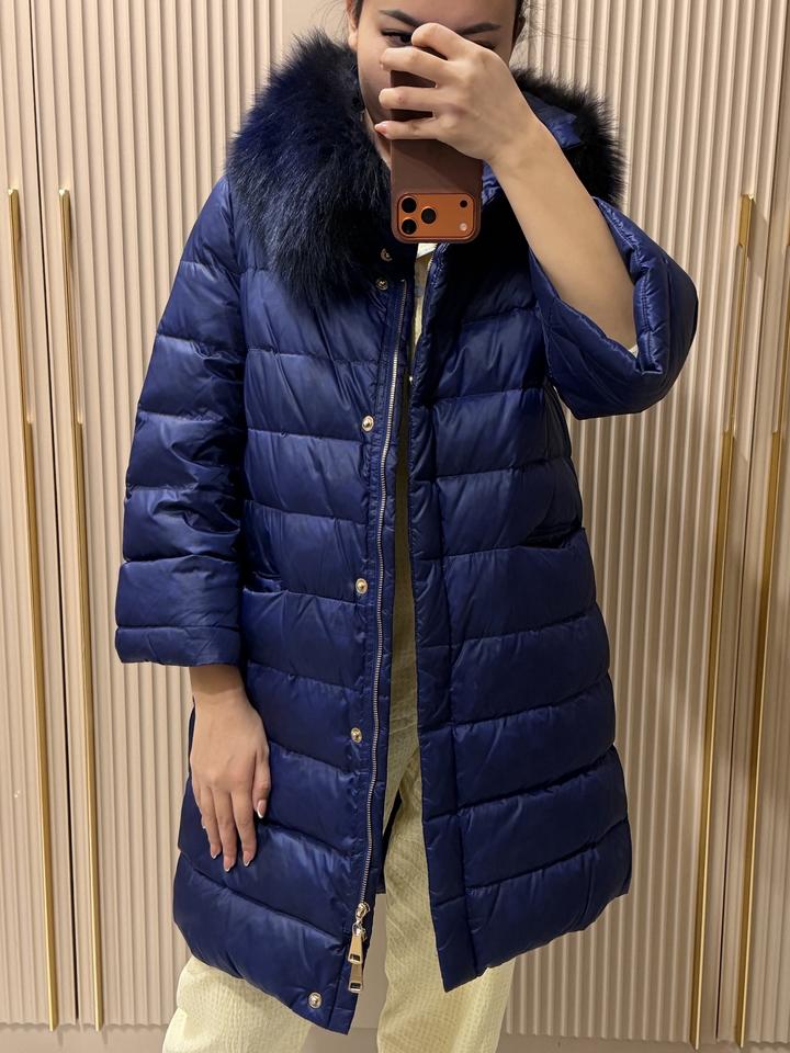 Синий пуховик