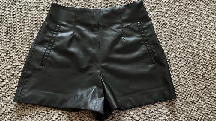 Шорты экокожа Zara