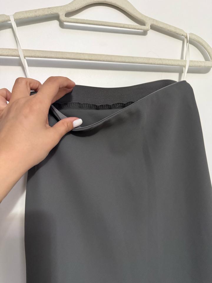 Юбки серая и бежевая