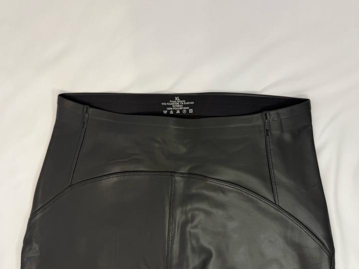 Черные кожаные лосины