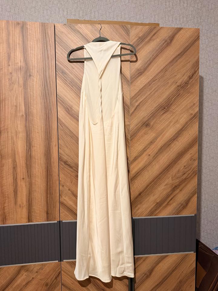Платье Zara платье в пол, открыта спина