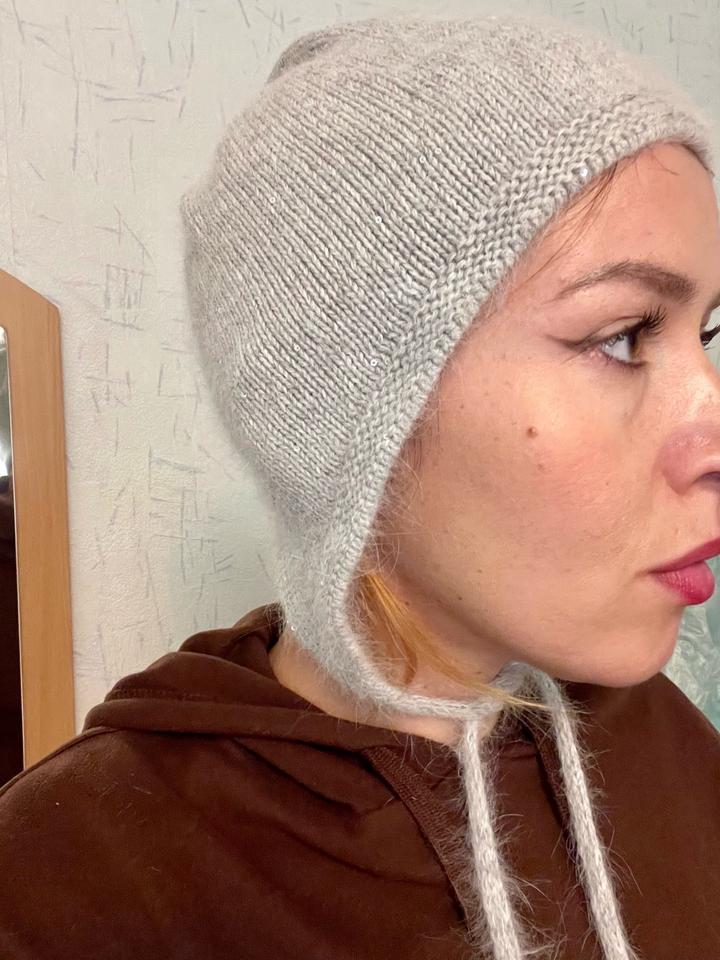 Чепчик блестящий женский на завязках