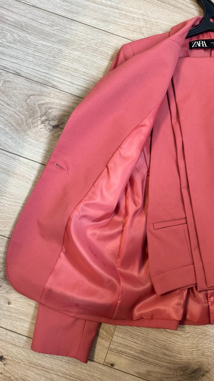 Костюм коралловый Zara