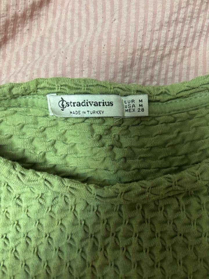 Зеленый лонгслив