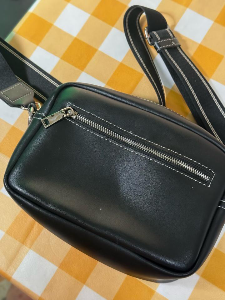 Вместительная сумочка/барсетка через плечо