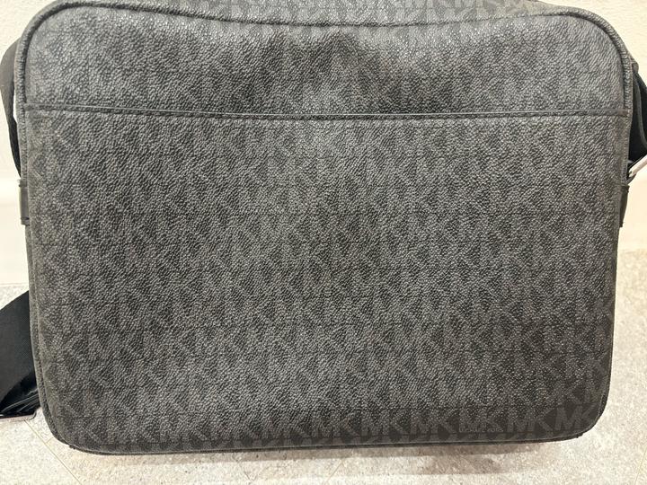 Продам сумку Michael kors