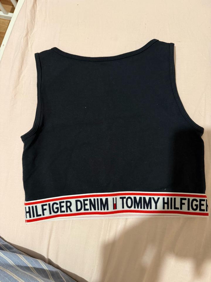 Топ Tommy Hilfiger