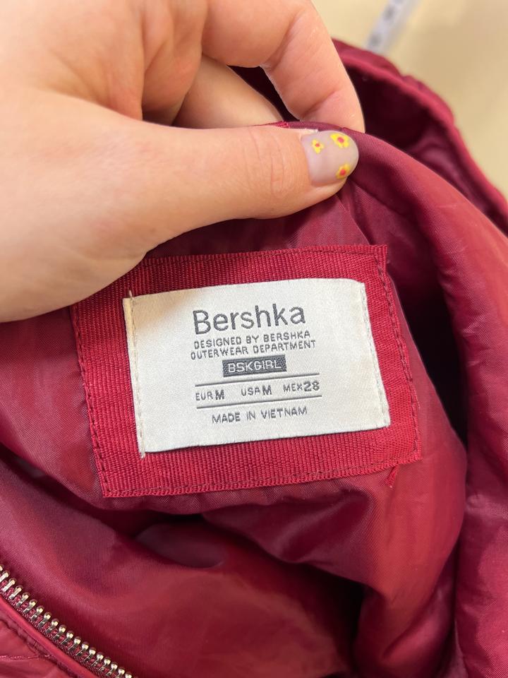 Легкая весенняя куртка bershka