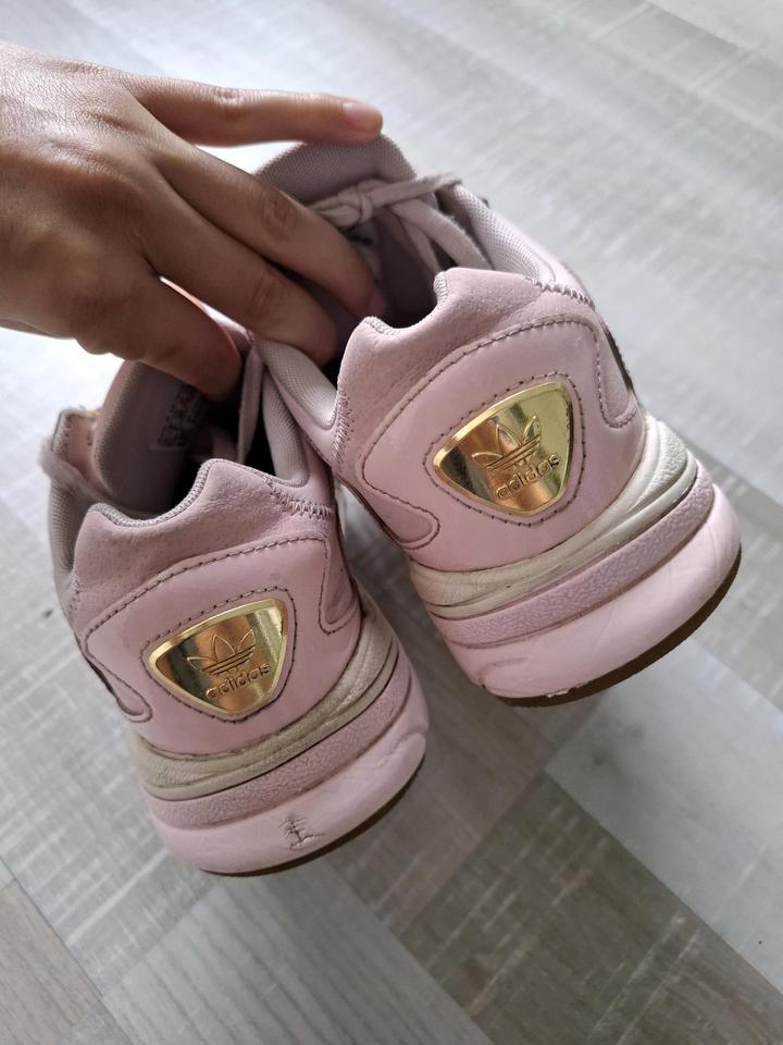 Adidas Falcon